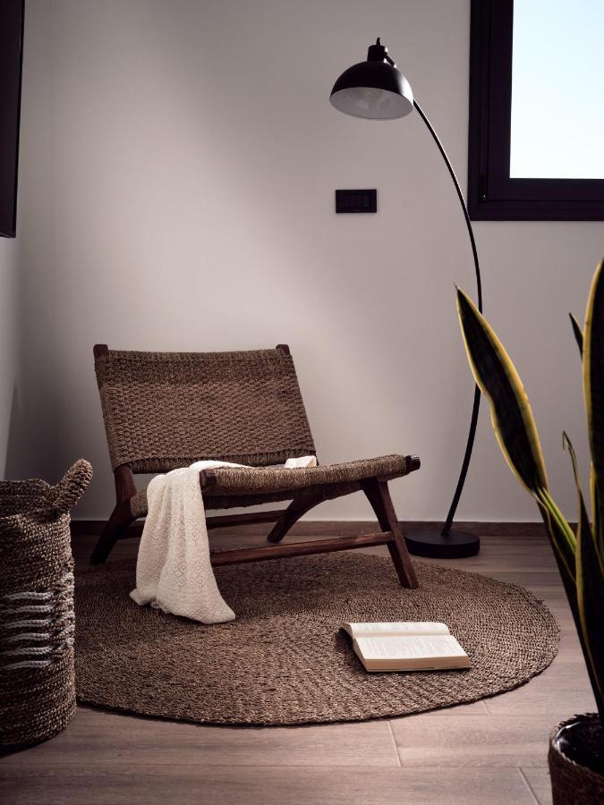 Noema Villa - Stylish Villa With Scenic Serenity, By Zantewize Sarakinádhon エクステリア 写真